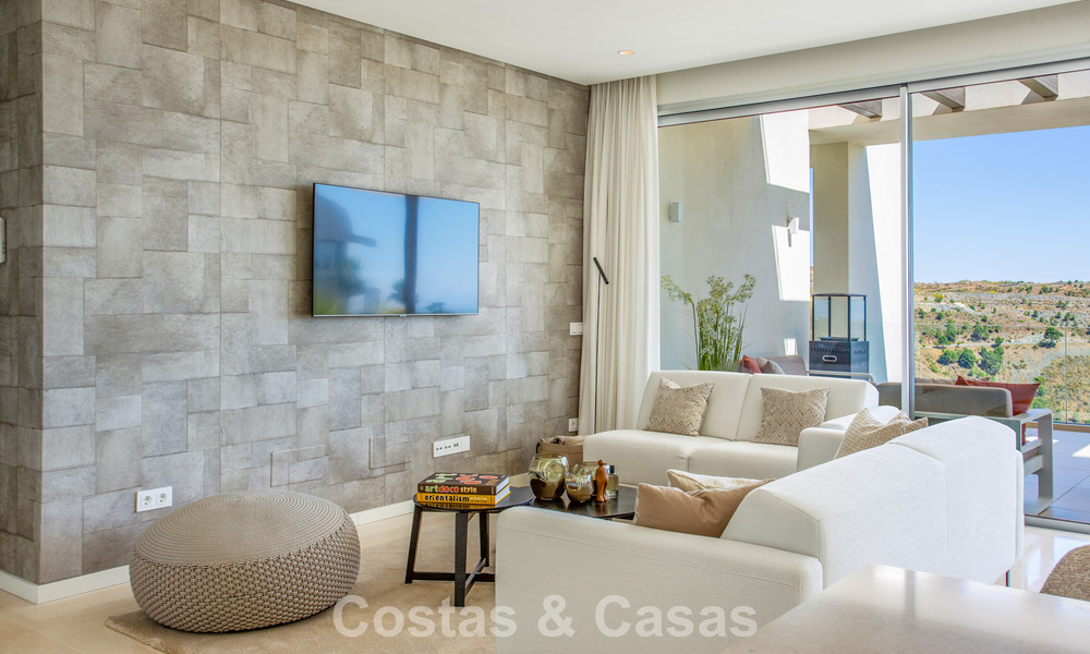 Stylish 3-bedroom apartment for sale with panoramic sea views in a gated resort in Benahavis - Marbella 790150