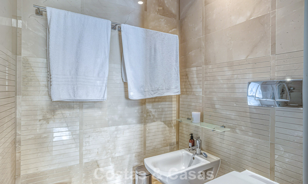 Move-in ready, modernised penthouse for sale in a luxurious complex on Marbella’s Golden Mile 790113