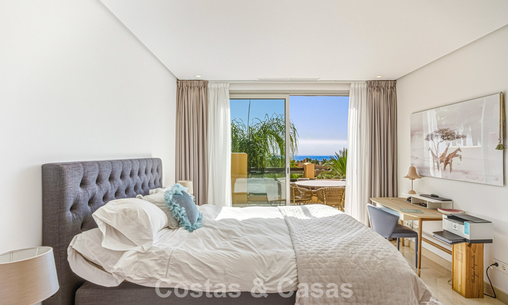 Move-in ready, modernised penthouse for sale in a luxurious complex on Marbella’s Golden Mile 790115