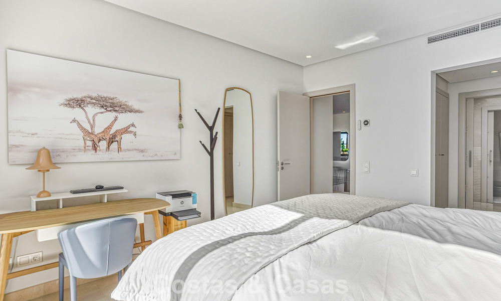 Move-in ready, modernised penthouse for sale in a luxurious complex on Marbella’s Golden Mile 790120