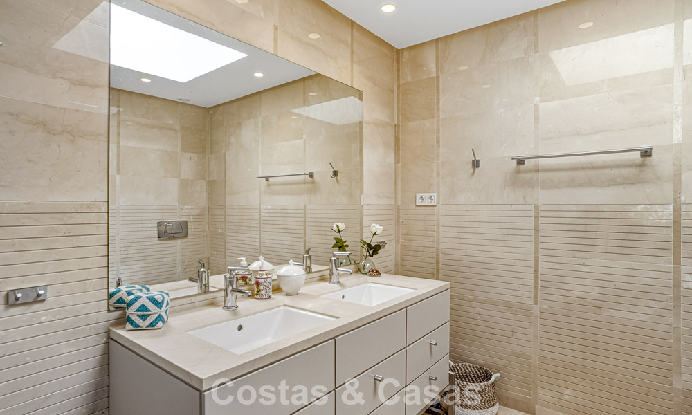 Move-in ready, modernised penthouse for sale in a luxurious complex on Marbella’s Golden Mile 790122