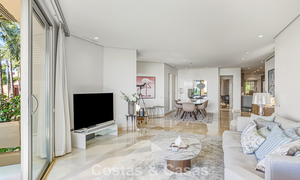 Move-in ready, modernised penthouse for sale in a luxurious complex on Marbella’s Golden Mile 790125
