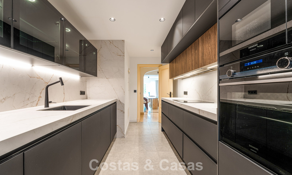 Modern renovated apartment for sale in a magnificent Sierra Blanca complex on the Golden Mile in Marbella 790288