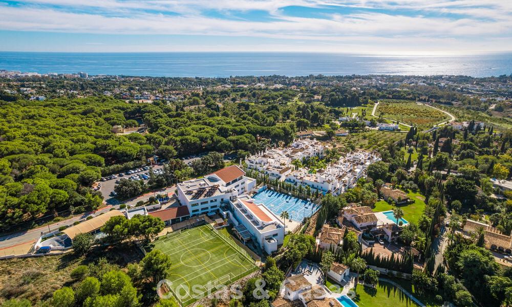 Modern renovated apartment for sale in a magnificent Sierra Blanca complex on the Golden Mile in Marbella 790296