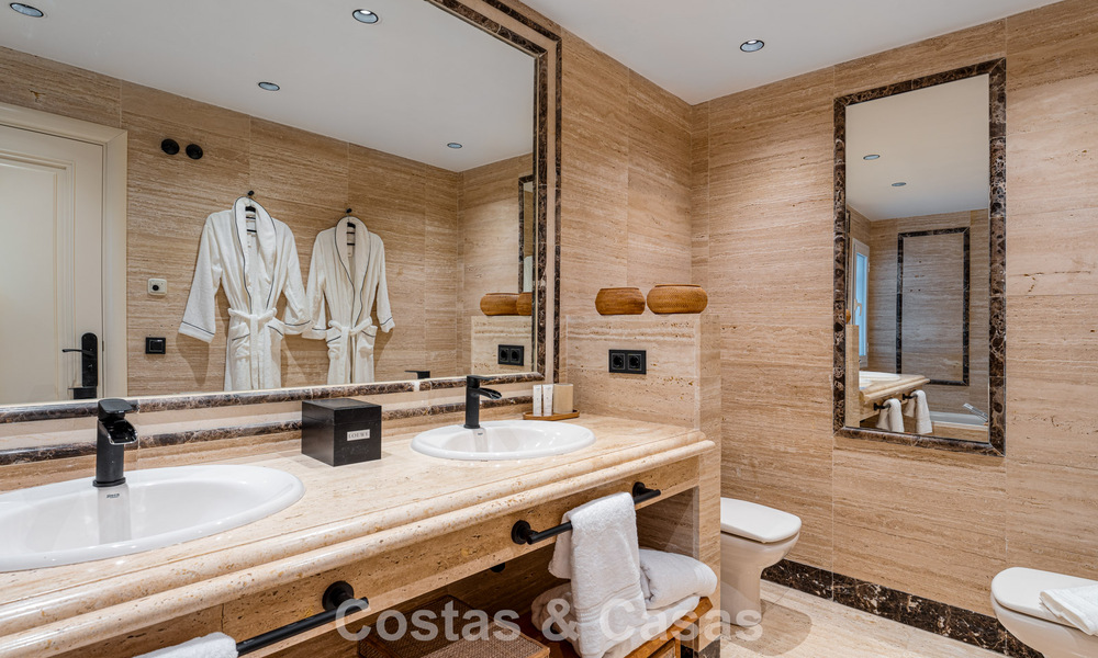 Modern renovated apartment for sale in a magnificent Sierra Blanca complex on the Golden Mile in Marbella 790300