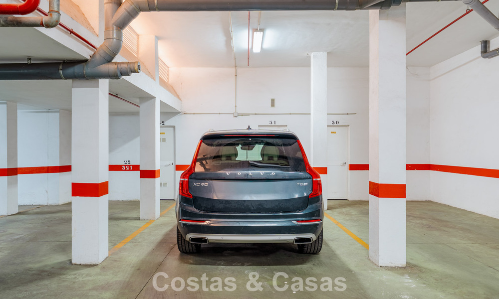 Modern renovated apartment for sale in a magnificent Sierra Blanca complex on the Golden Mile in Marbella 790301