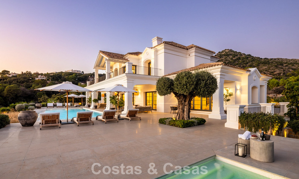 Mediterranean luxury villa with classic architecture for sale and sea views in Marbella Club Resort in Benahavís 790326