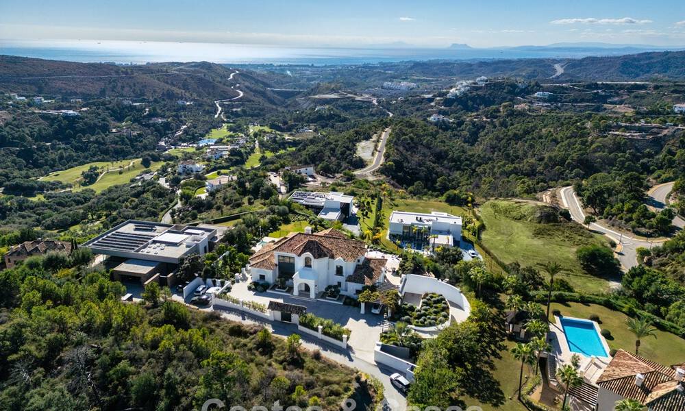 Mediterranean luxury villa with classic architecture for sale and sea views in Marbella Club Resort in Benahavís 790329