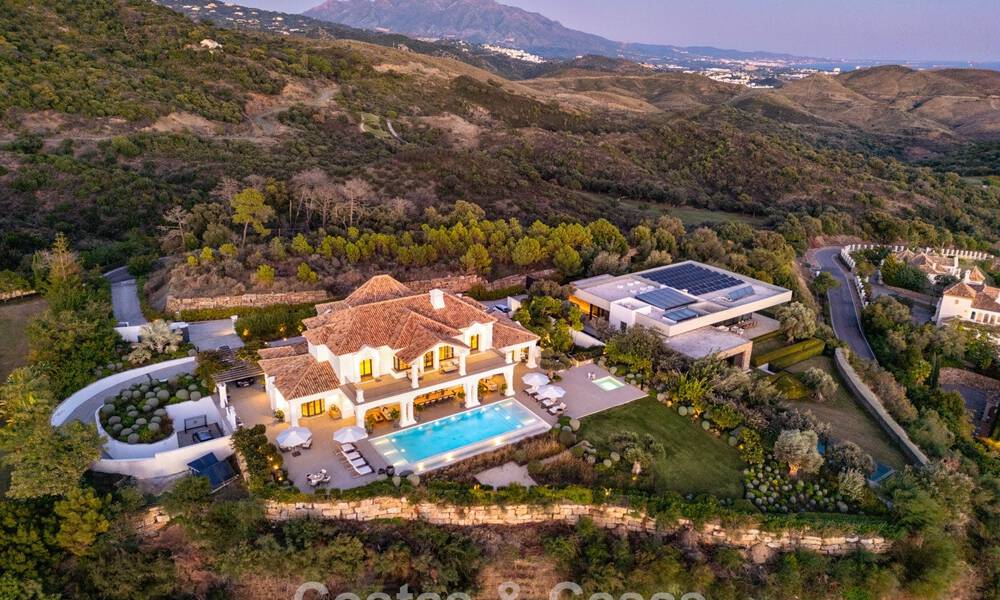 Mediterranean luxury villa with classic architecture for sale and sea views in Marbella Club Resort in Benahavís 790333