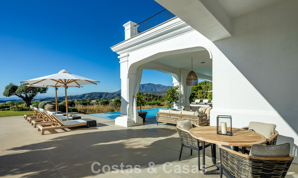 Mediterranean luxury villa with classic architecture for sale and sea views in Marbella Club Resort in Benahavís 790337