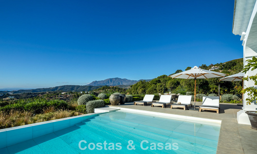 Mediterranean luxury villa with classic architecture for sale and sea views in Marbella Club Resort in Benahavís 790340