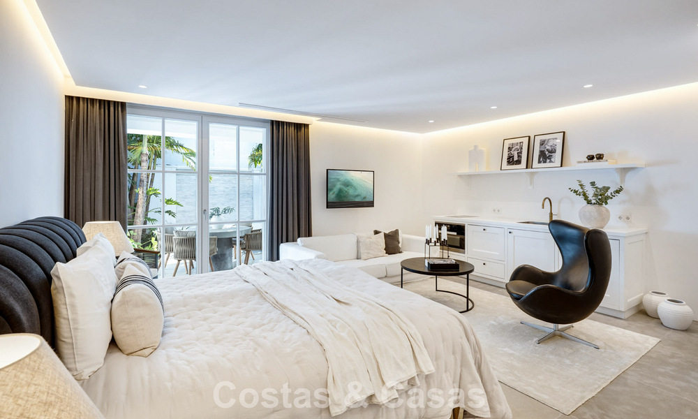 Mediterranean luxury villa with classic architecture for sale and sea views in Marbella Club Resort in Benahavís 790343