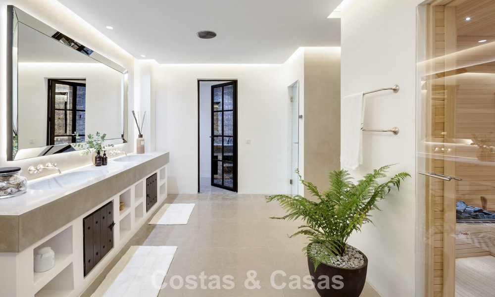 Mediterranean luxury villa with classic architecture for sale and sea views in Marbella Club Resort in Benahavís 790345