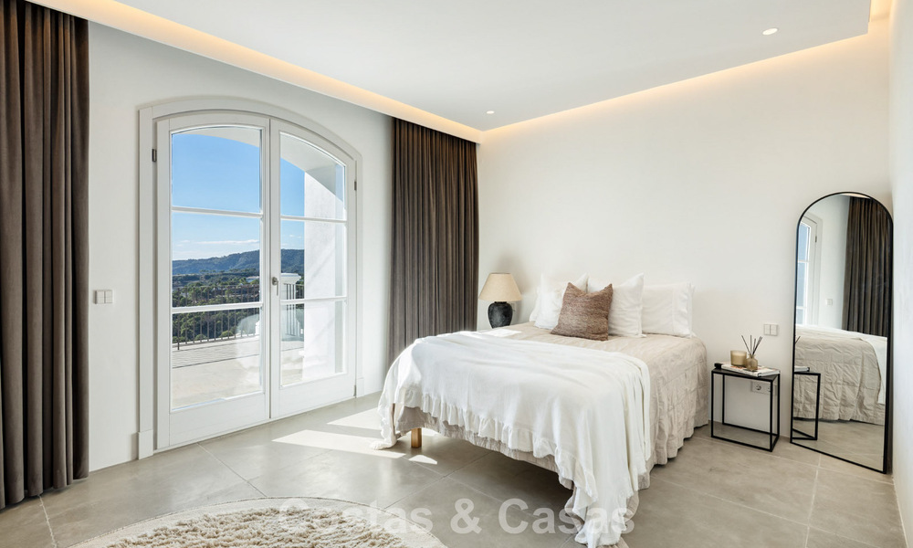 Mediterranean luxury villa with classic architecture for sale and sea views in Marbella Club Resort in Benahavís 790359