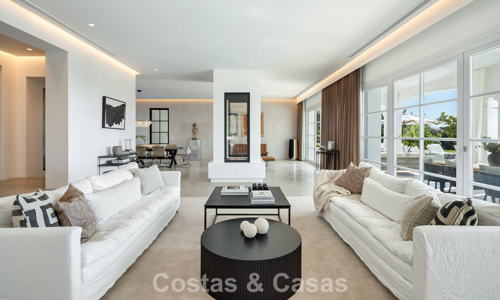 Mediterranean luxury villa with classic architecture for sale and sea views in Marbella Club Resort in Benahavís 790362