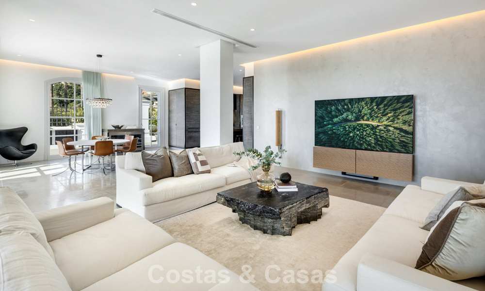 Mediterranean luxury villa with classic architecture for sale and sea views in Marbella Club Resort in Benahavís 790363