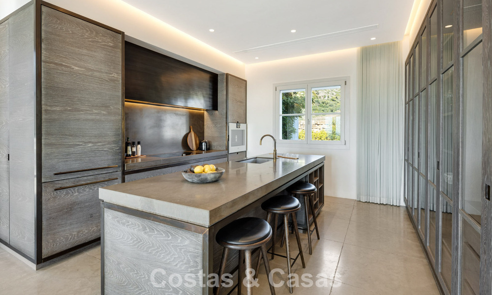 Mediterranean luxury villa with classic architecture for sale and sea views in Marbella Club Resort in Benahavís 790366