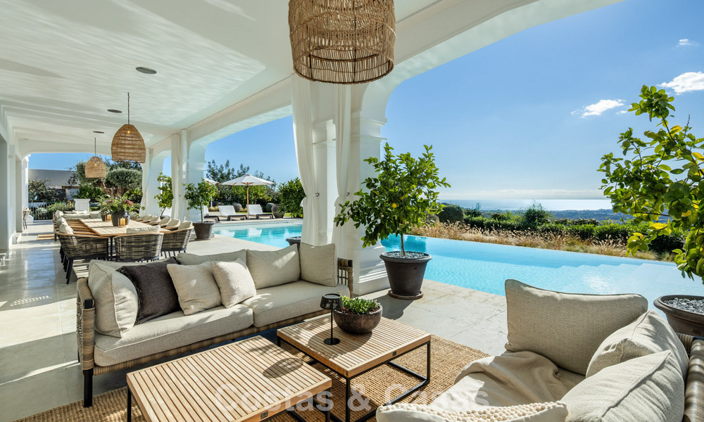 Mediterranean luxury villa with classic architecture for sale and sea views in Marbella Club Resort in Benahavís 790369