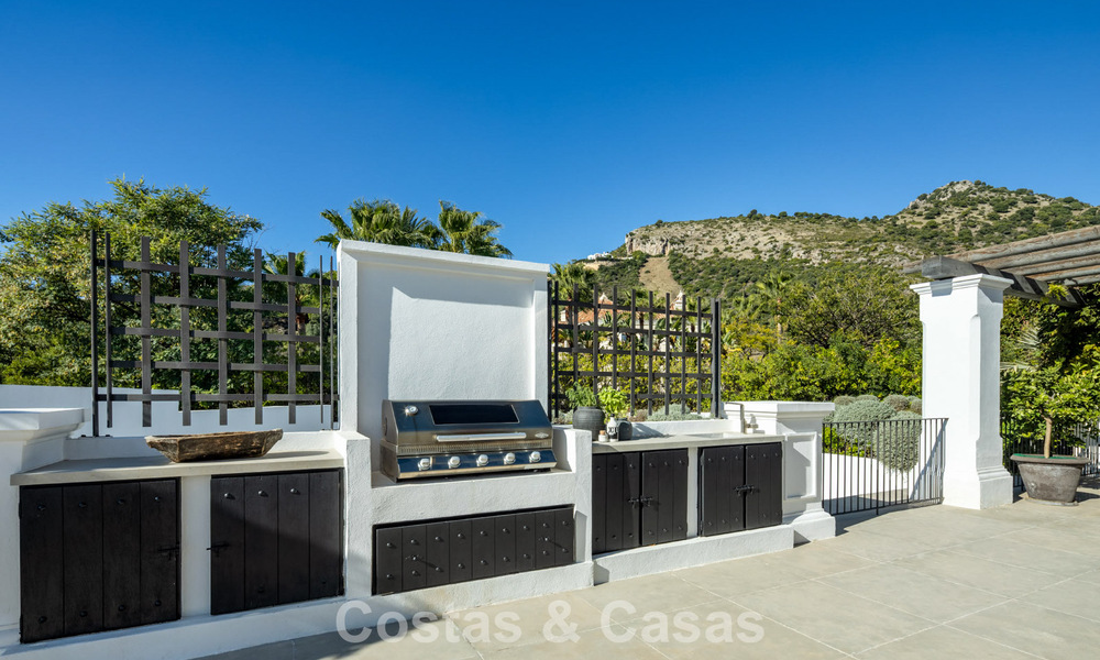 Mediterranean luxury villa with classic architecture for sale and sea views in Marbella Club Resort in Benahavís 790370