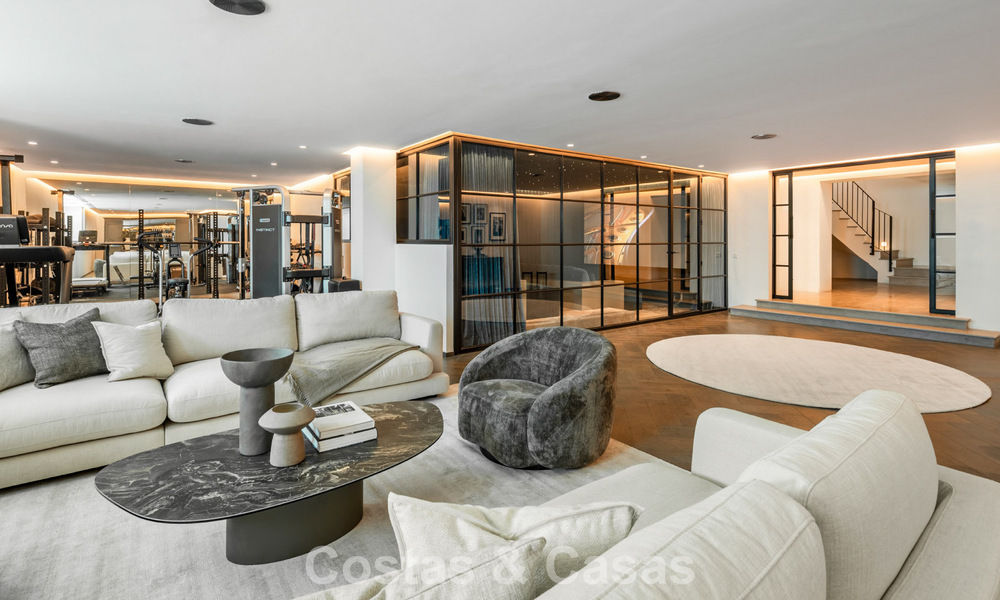 Mediterranean luxury villa with classic architecture for sale and sea views in Marbella Club Resort in Benahavís 790372