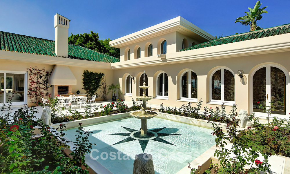 Palatial estate with classical architecture for sale in eastern Marbella 790436