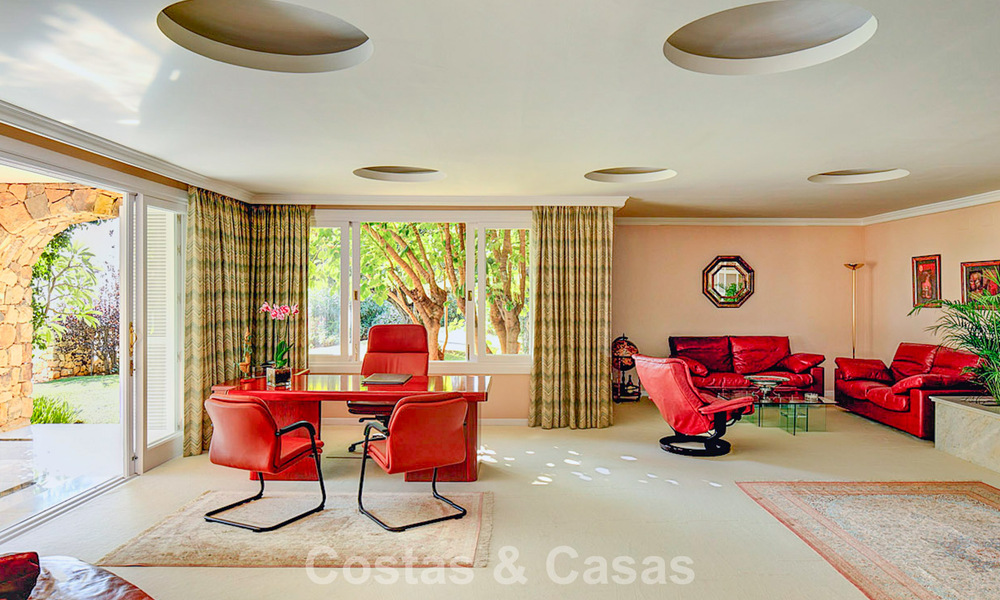 Palatial estate with classical architecture for sale in eastern Marbella 790442