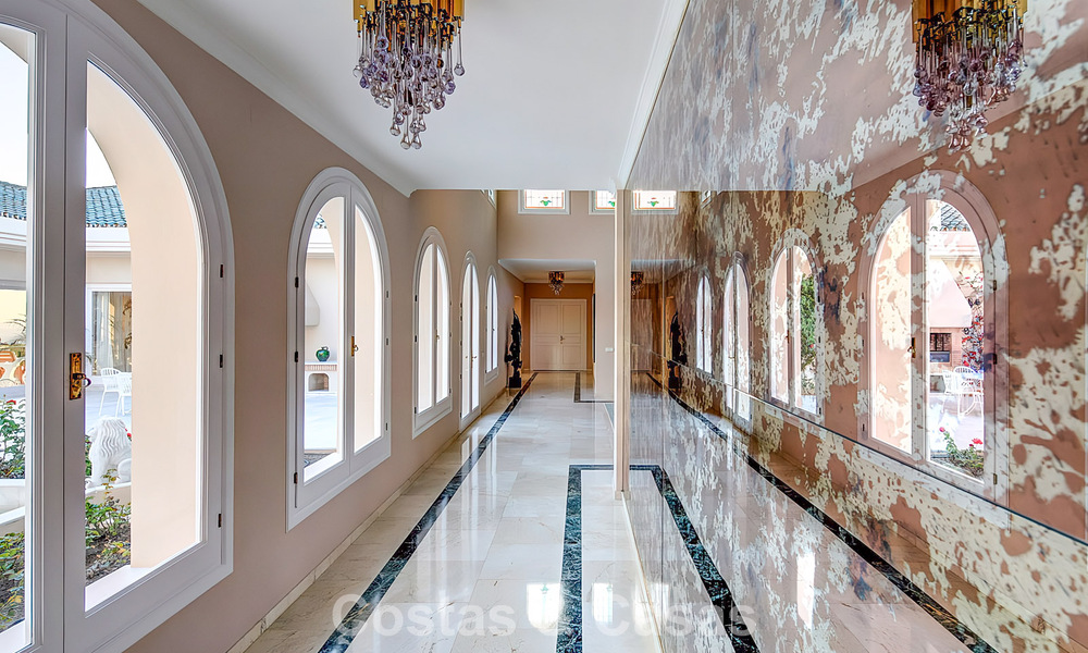 Palatial estate with classical architecture for sale in eastern Marbella 790451