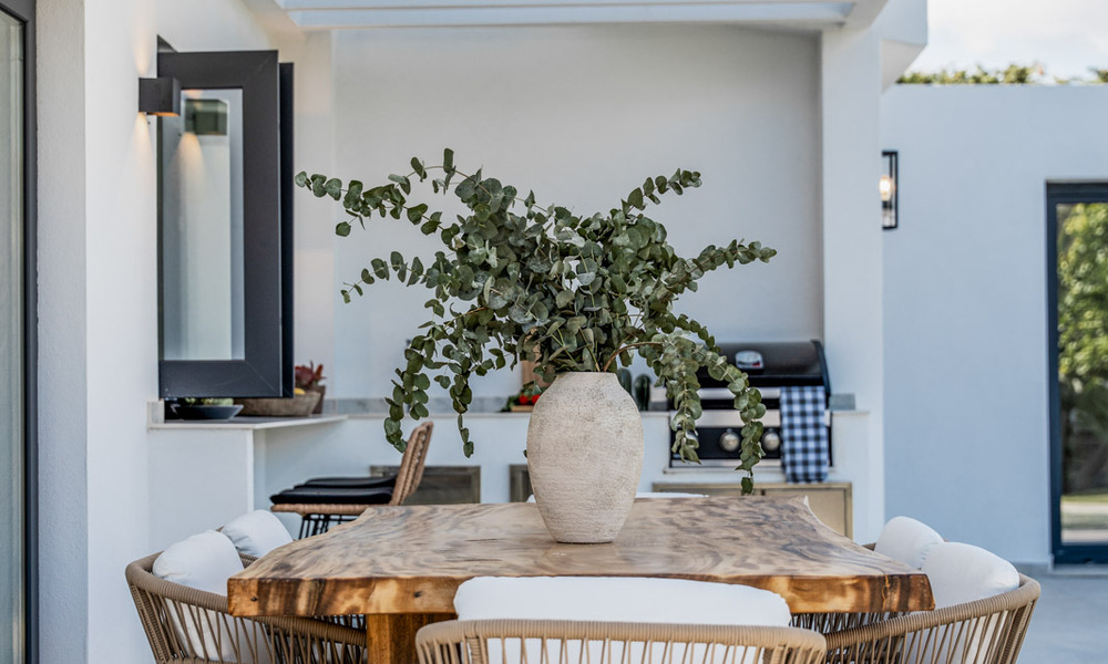 Modern mediterranean style villa for sale within walking distance of the beach and the centre of San Pedro, Marbella 790553