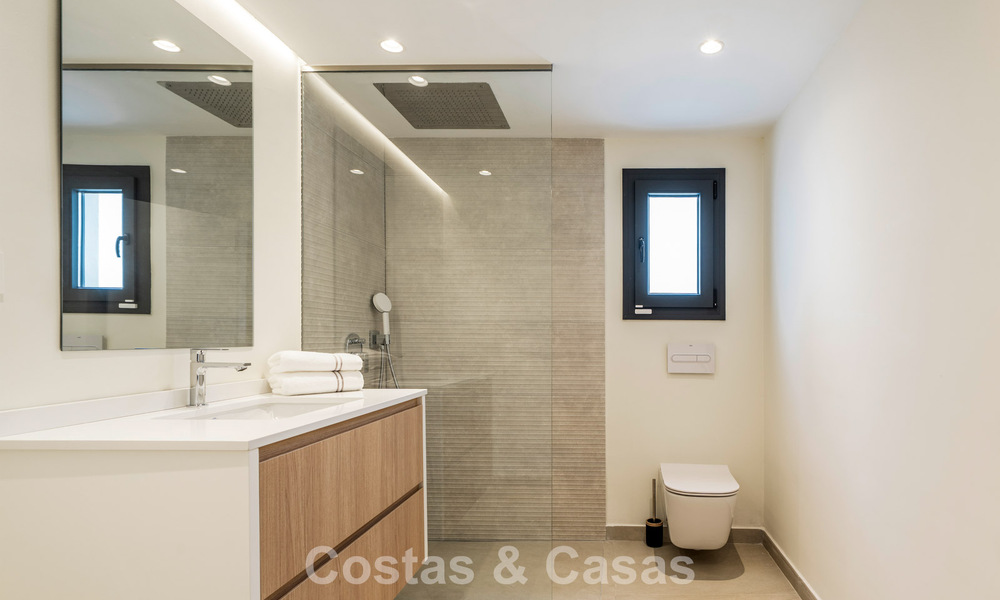 Modern mediterranean style villa for sale within walking distance of the beach and the centre of San Pedro, Marbella 790558