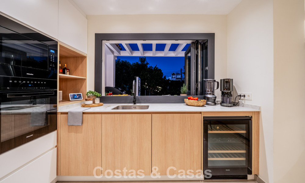 Modern mediterranean style villa for sale within walking distance of the beach and the centre of San Pedro, Marbella 790580