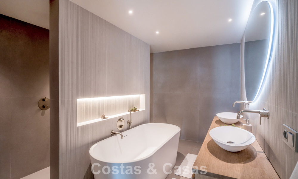 Contemporary renovated 3-bedroom apartment for sale with private pool and sea views in Nueva Andalucia, Marbella 790804