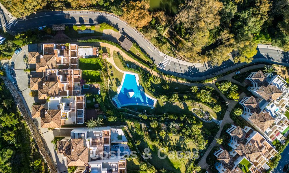 Contemporary renovated 3-bedroom apartment for sale with private pool and sea views in Nueva Andalucia, Marbella 790812