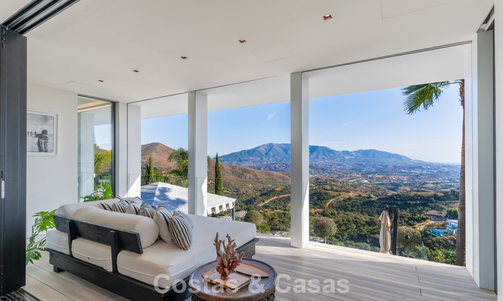 Contemporary luxury villa with panoramic mountain and sea views for sale in the hills of East Marbella 790942