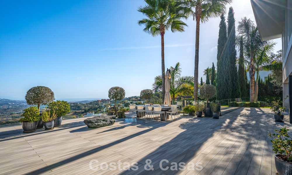 Contemporary luxury villa with panoramic mountain and sea views for sale in the hills of East Marbella 790950
