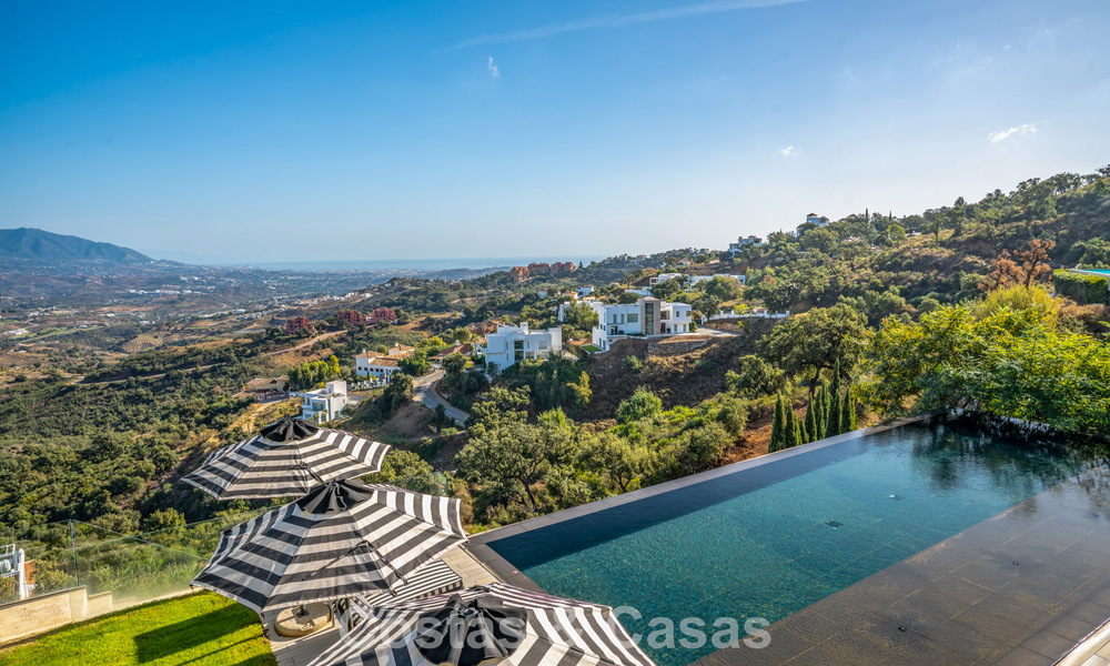 Contemporary luxury villa with panoramic mountain and sea views for sale in the hills of East Marbella 790952