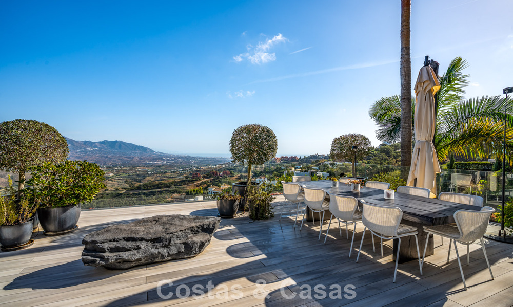Contemporary luxury villa with panoramic mountain and sea views for sale in the hills of East Marbella 790953