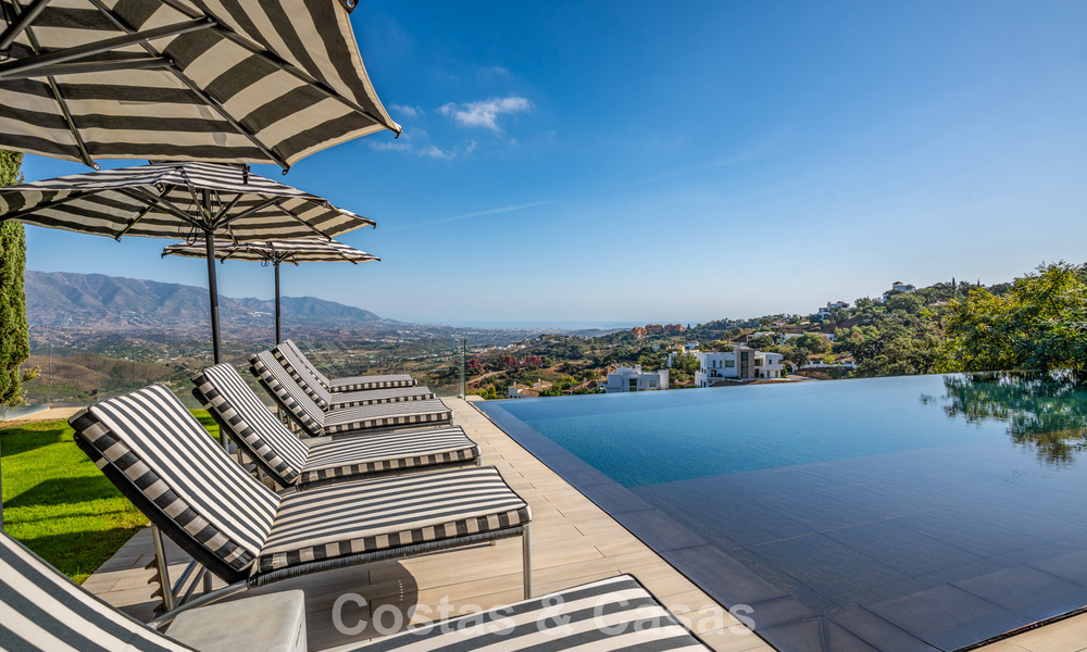 Contemporary luxury villa with panoramic mountain and sea views for sale in the hills of East Marbella 790962