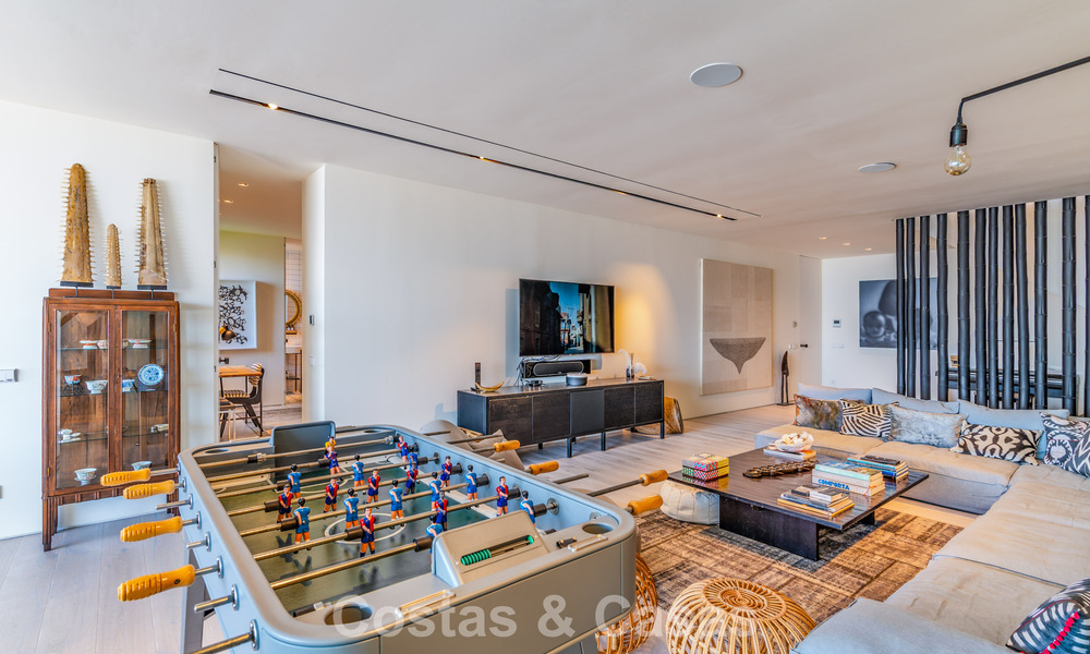 Contemporary luxury villa with panoramic mountain and sea views for sale in the hills of East Marbella 790971