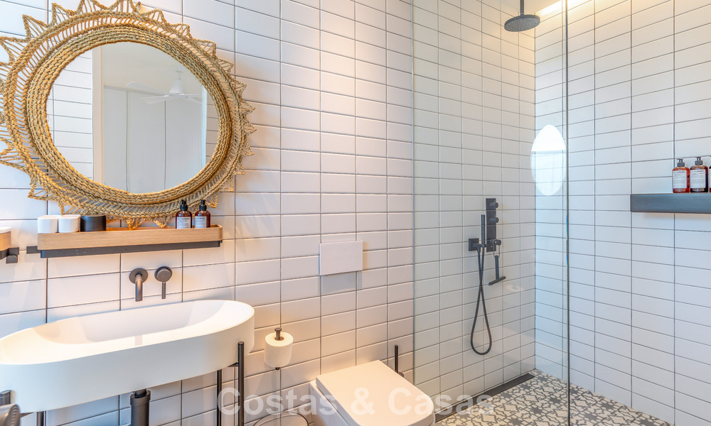 Contemporary luxury villa with panoramic mountain and sea views for sale in the hills of East Marbella 790973