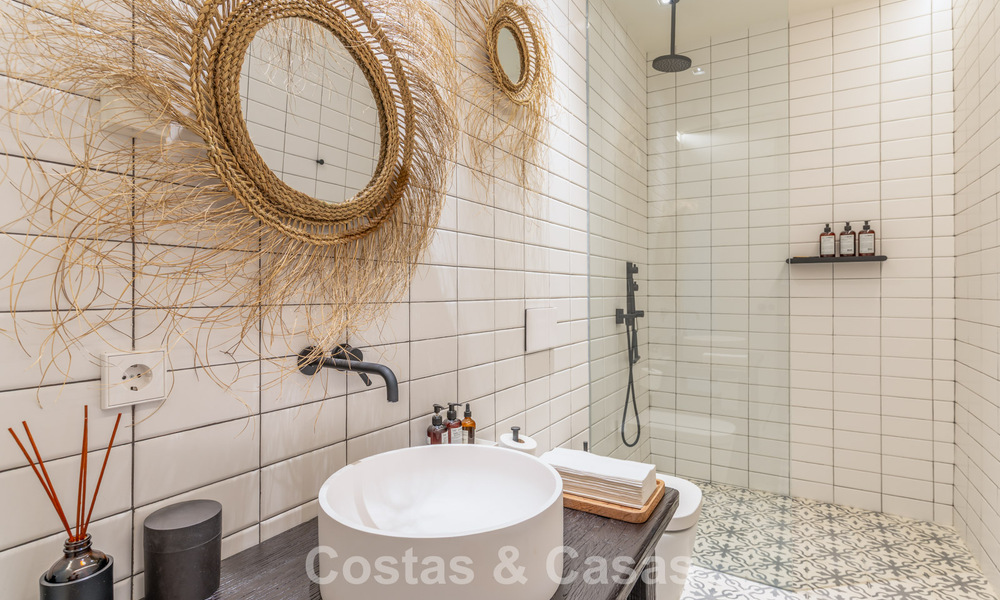 Contemporary luxury villa with panoramic mountain and sea views for sale in the hills of East Marbella 790978