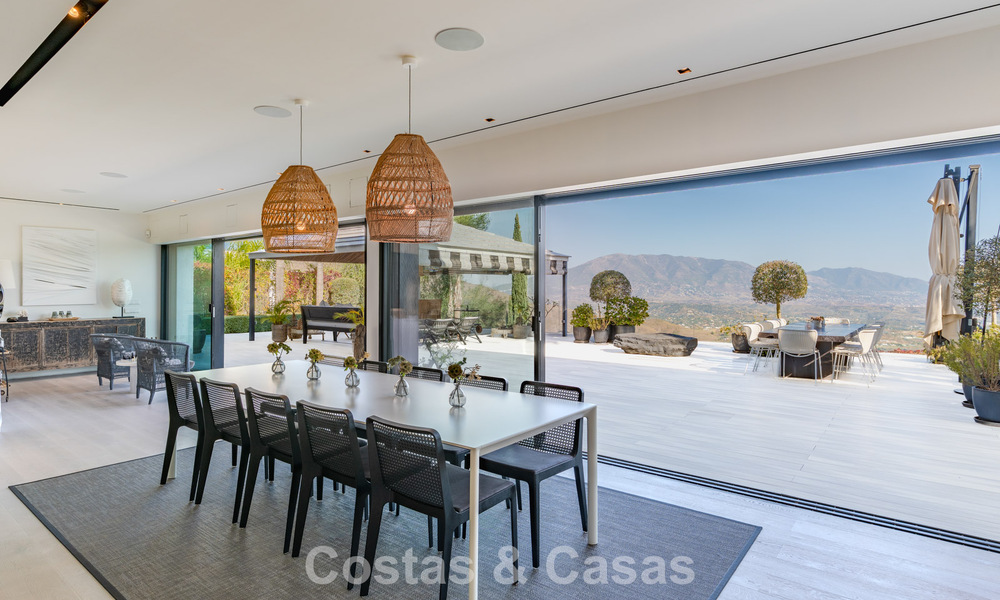 Contemporary luxury villa with panoramic mountain and sea views for sale in the hills of East Marbella 790985