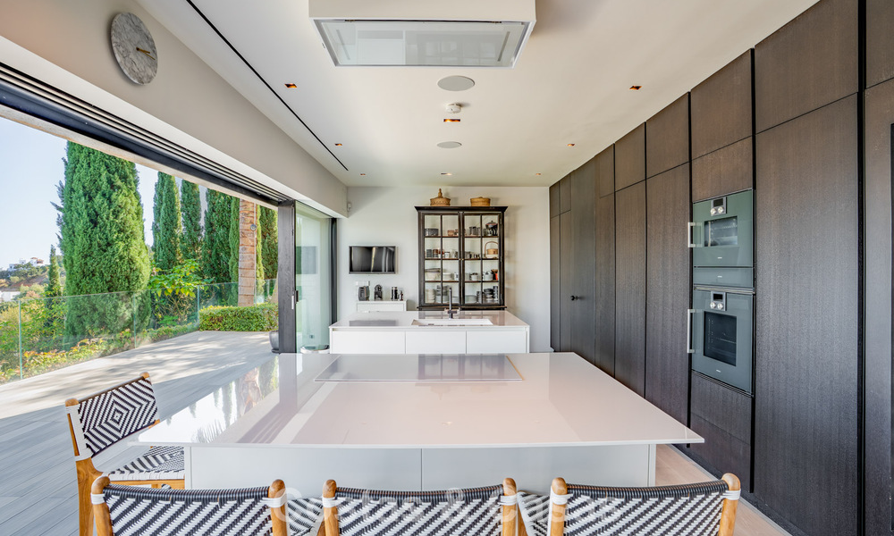 Contemporary luxury villa with panoramic mountain and sea views for sale in the hills of East Marbella 790988