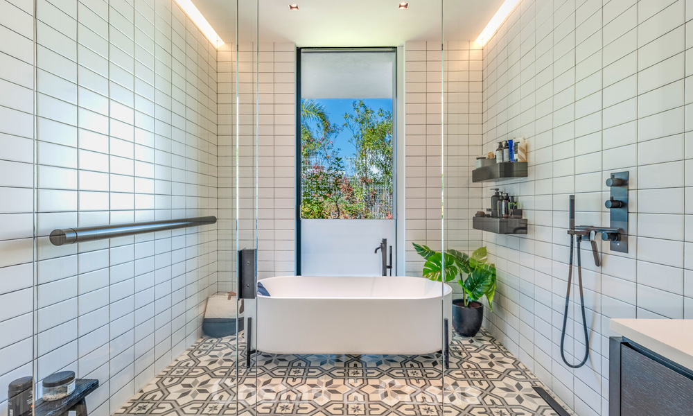 Contemporary luxury villa with panoramic mountain and sea views for sale in the hills of East Marbella 790995