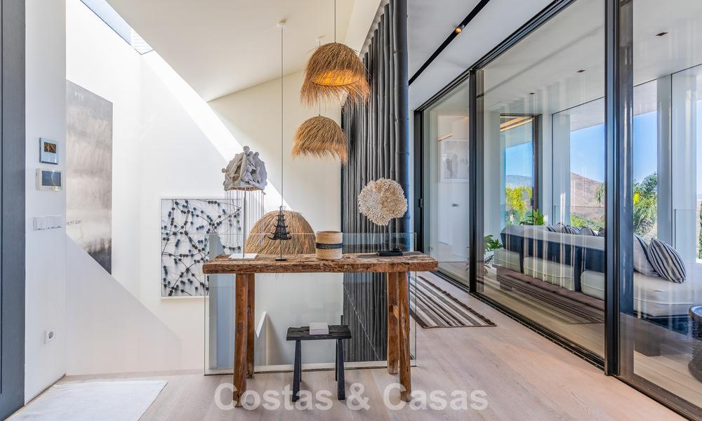 Contemporary luxury villa with panoramic mountain and sea views for sale in the hills of East Marbella 790997