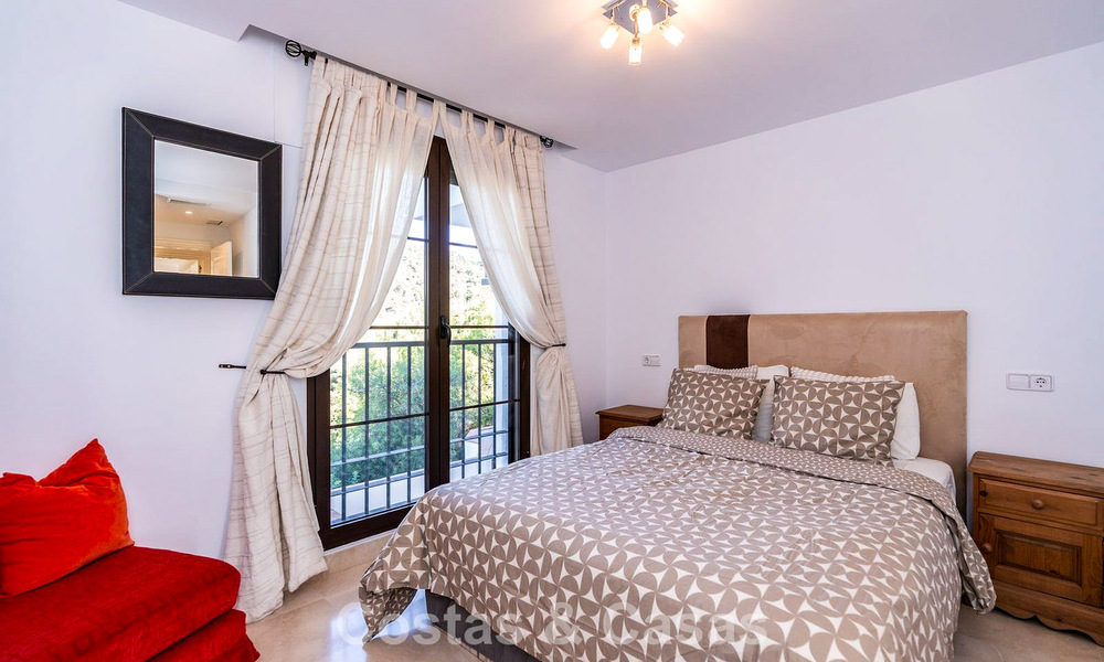 Well-maintained Mediterranean apartment with golf and sea views for sale in a golf resort in the hills of Marbella - Benahavís 790920