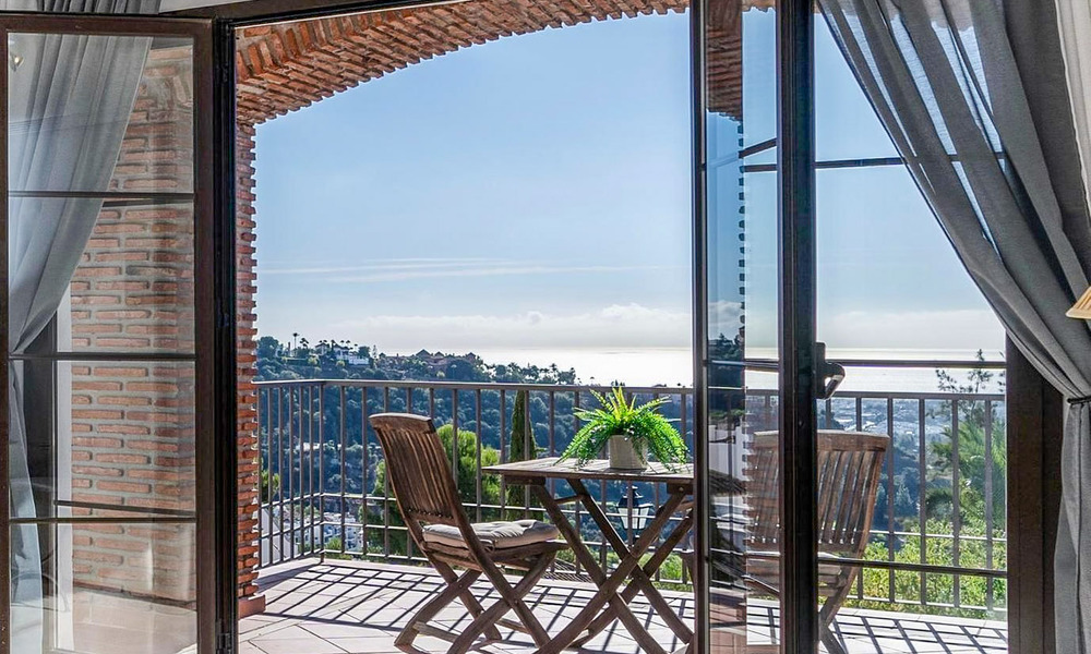 Well-maintained Mediterranean apartment with golf and sea views for sale in a golf resort in the hills of Marbella - Benahavís 790921