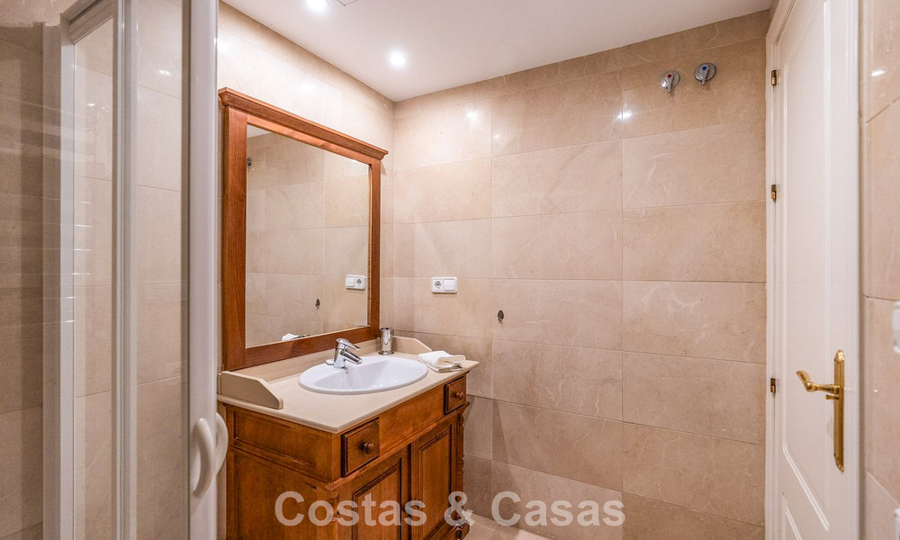 Well-maintained Mediterranean apartment with golf and sea views for sale in a golf resort in the hills of Marbella - Benahavís 790922