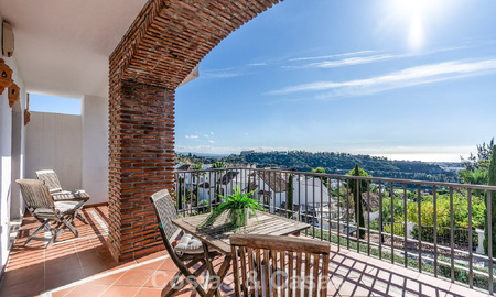 Well-maintained Mediterranean apartment with golf and sea views for sale in a golf resort in the hills of Marbella - Benahavís 790923