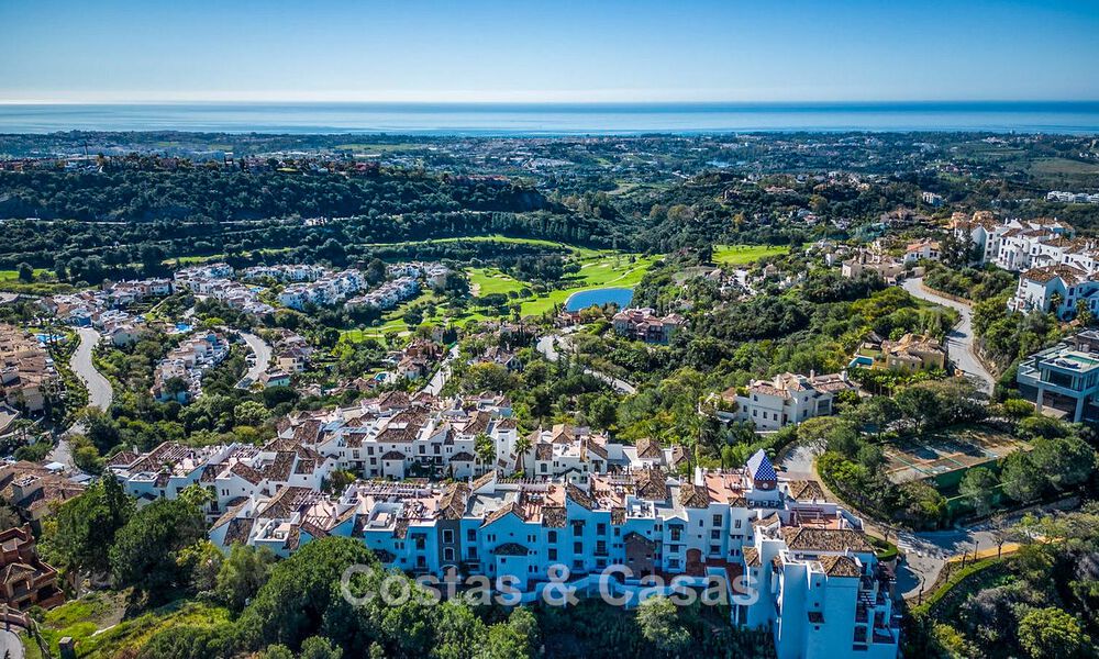 Well-maintained Mediterranean apartment with golf and sea views for sale in a golf resort in the hills of Marbella - Benahavís 790933