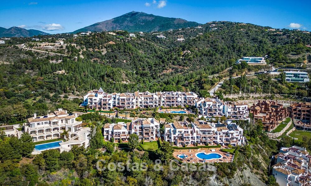 Well-maintained Mediterranean apartment with golf and sea views for sale in a golf resort in the hills of Marbella - Benahavís 790934